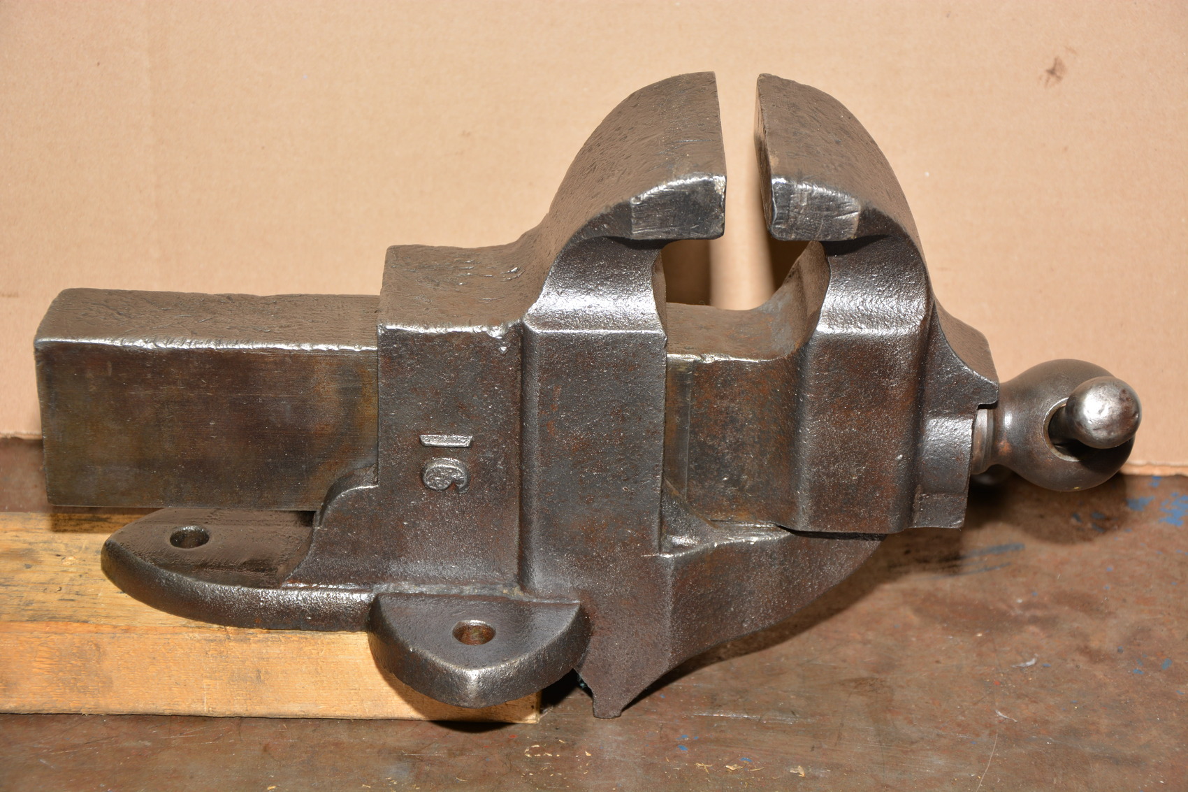 Antique / Classic, Athol Machine Co. Cast Iron Bench Vise ...