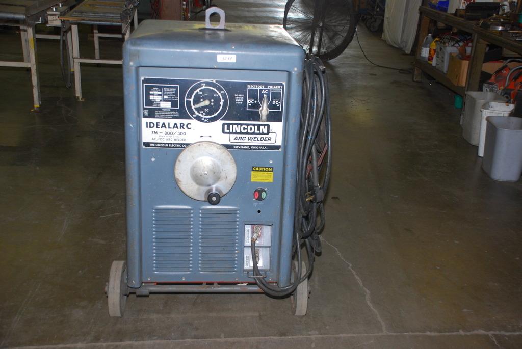 SINGLE PHASE Lincoln Idealarc 300/300 STICK WELDER with HUGE LEADS INV=3037