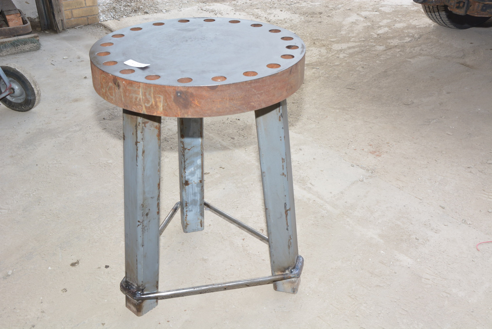 super-heavy-3-inch-thick-blacksmith-round-anvil-table-inv-14050