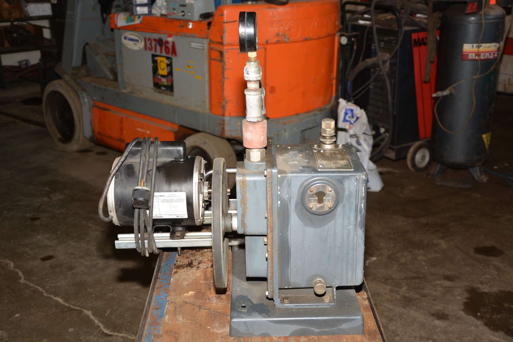 Welch 1402 Vacuum Pump Manual